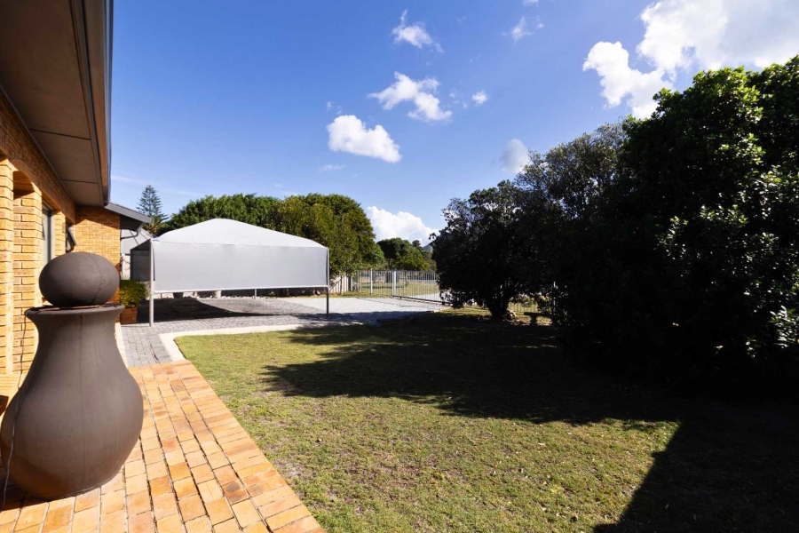 4 Bedroom Property for Sale in Sandbaai Western Cape